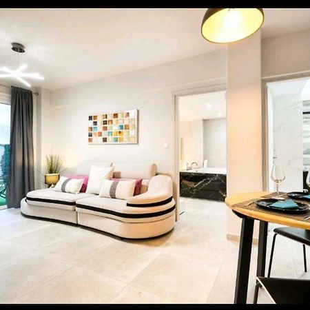 Romantic Jacuzzi Apartment أثينا المظهر الخارجي الصورة