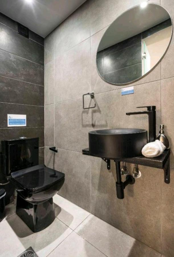 Romantic Jacuzzi Apartment أثينا المظهر الخارجي الصورة