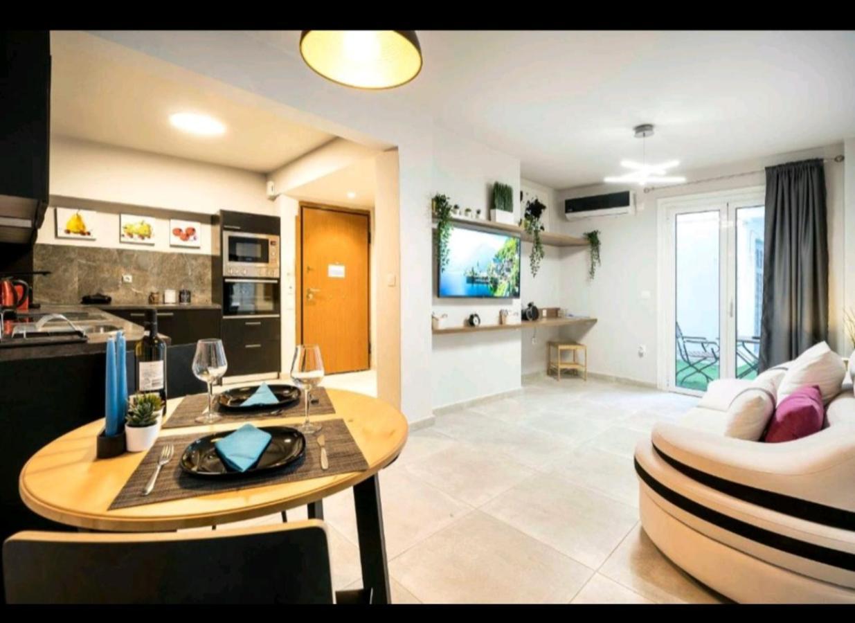 Romantic Jacuzzi Apartment أثينا المظهر الخارجي الصورة