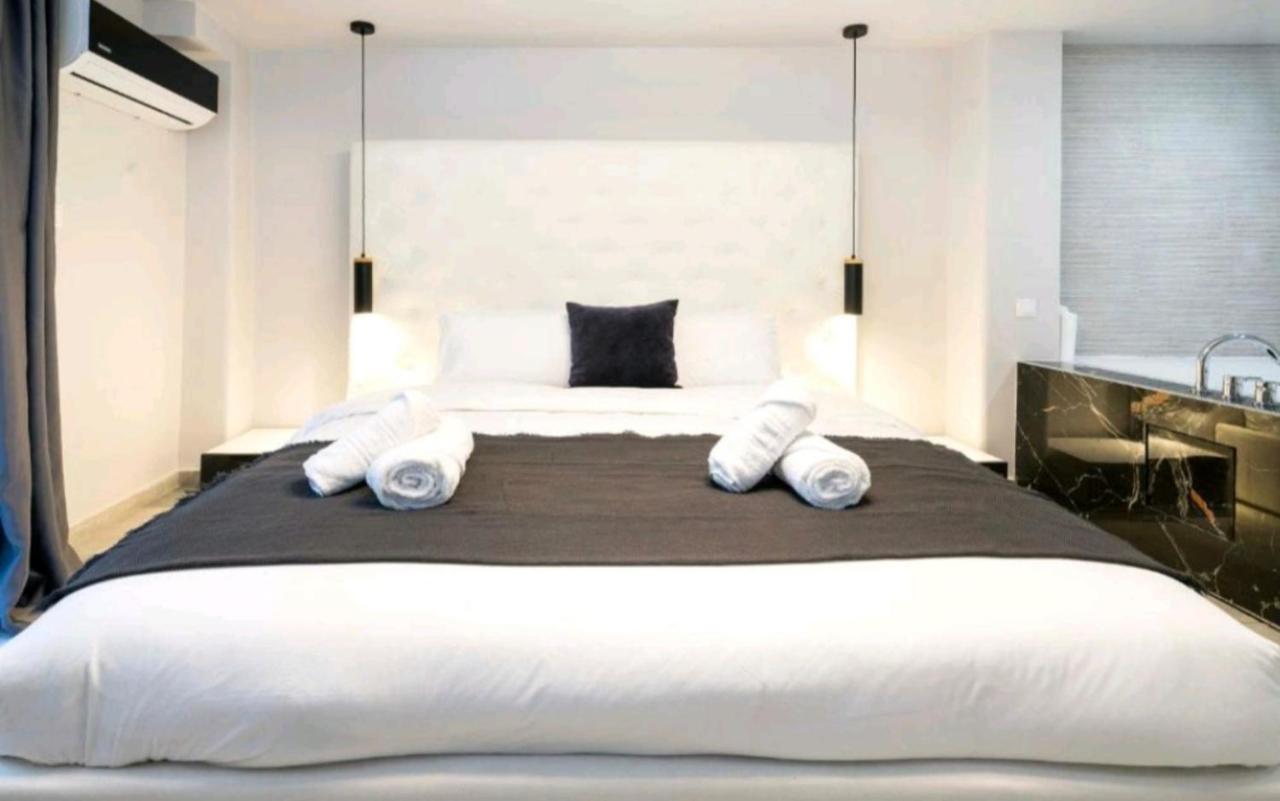 Romantic Jacuzzi Apartment أثينا المظهر الخارجي الصورة